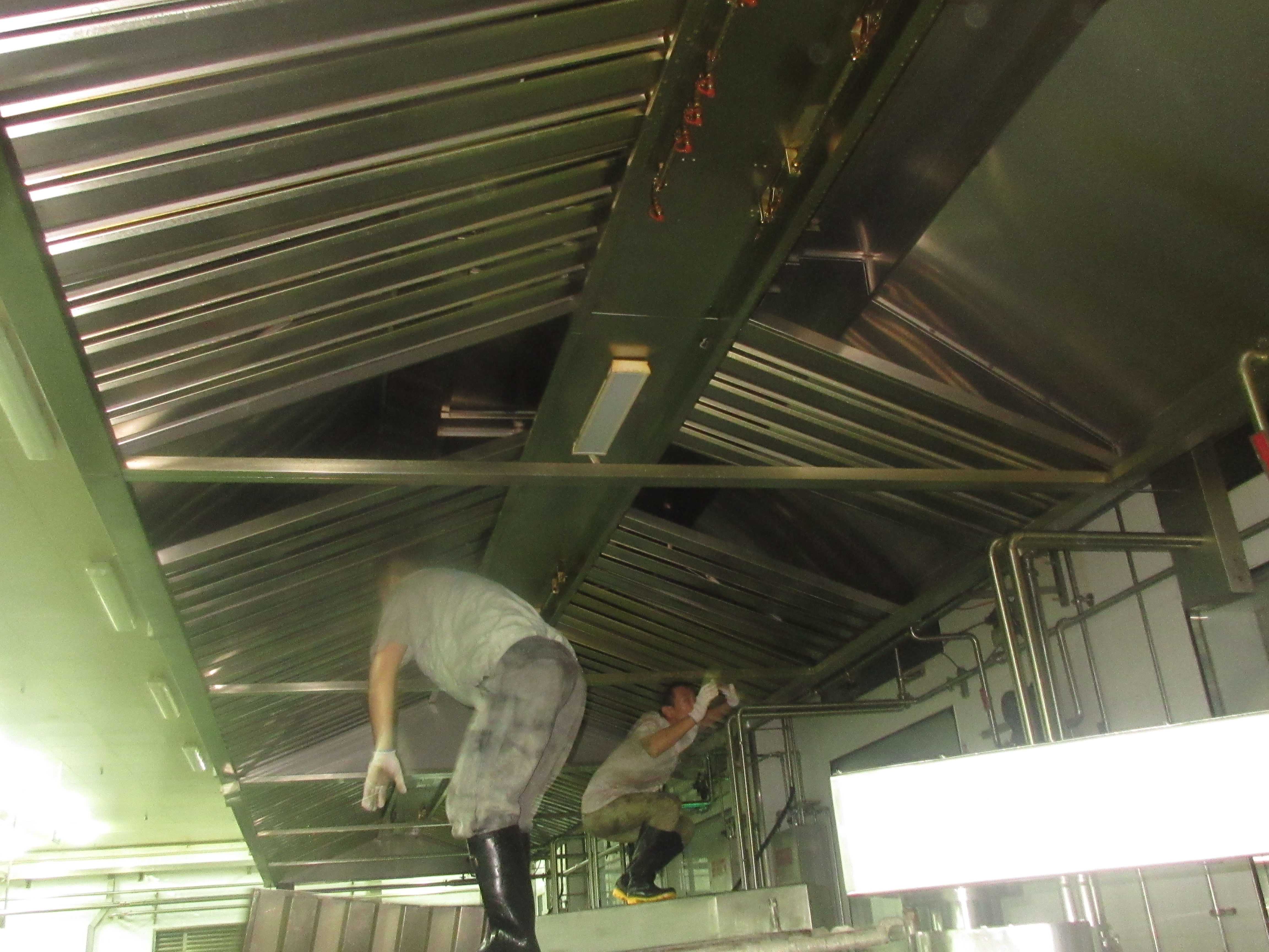 海底撈加工區煙罩清洗.jpg 海底撈加工區煙罩清洗.jpg